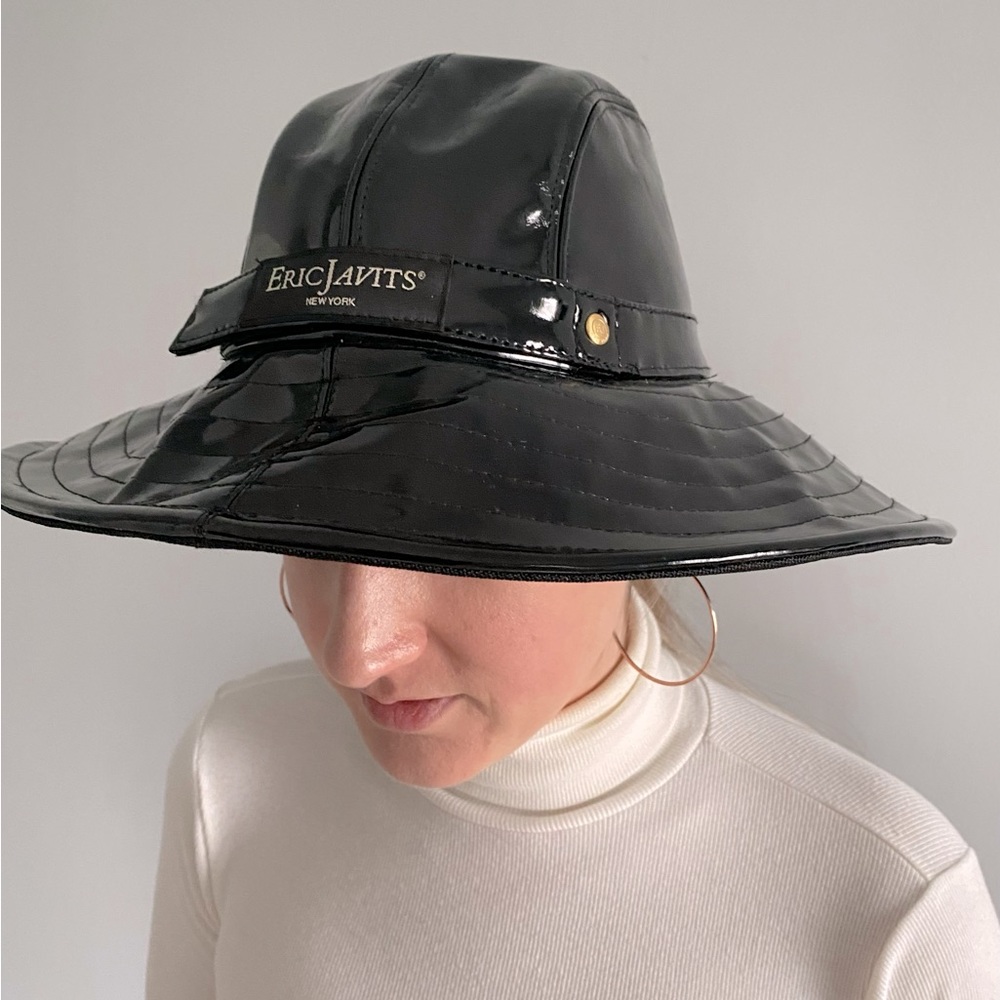 Eric Javits Women’s patent Hat - black